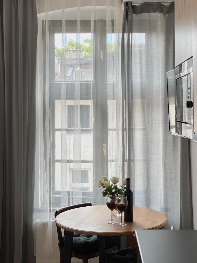 Stary Toruń Copernicus Street Apartment - Broken Flowers And Twin Peaks מראה חיצוני תמונה