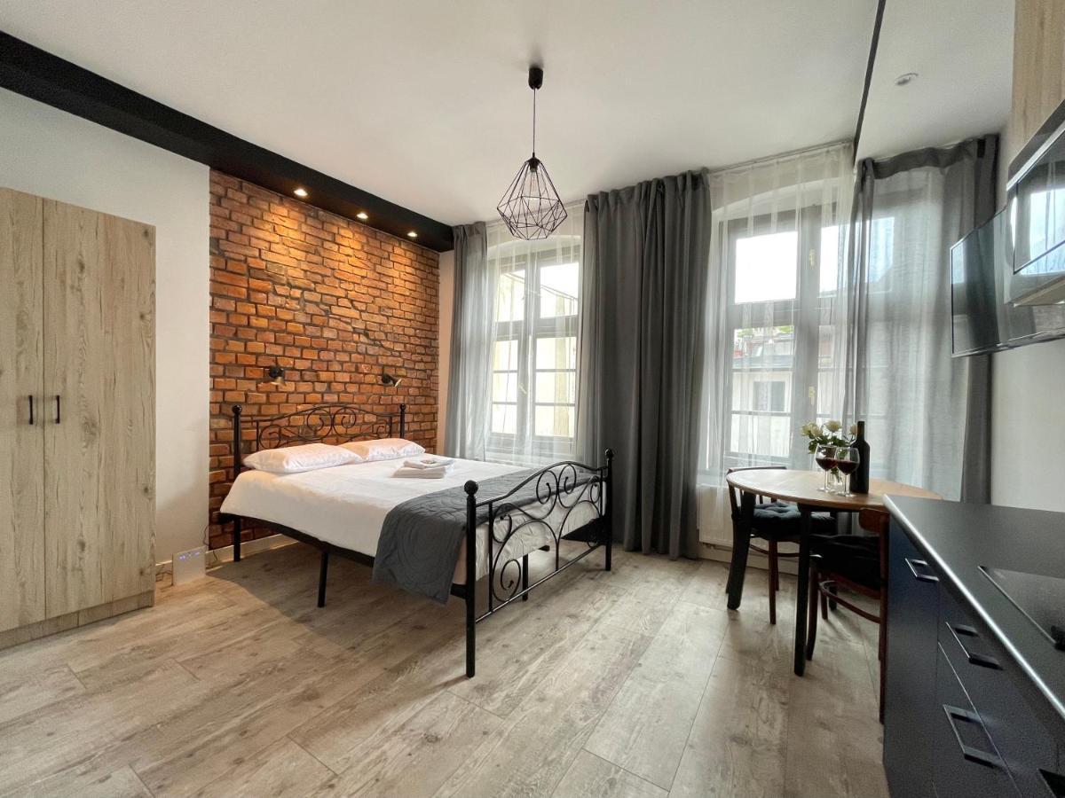 Stary Toruń Copernicus Street Apartment - Broken Flowers And Twin Peaks מראה חיצוני תמונה